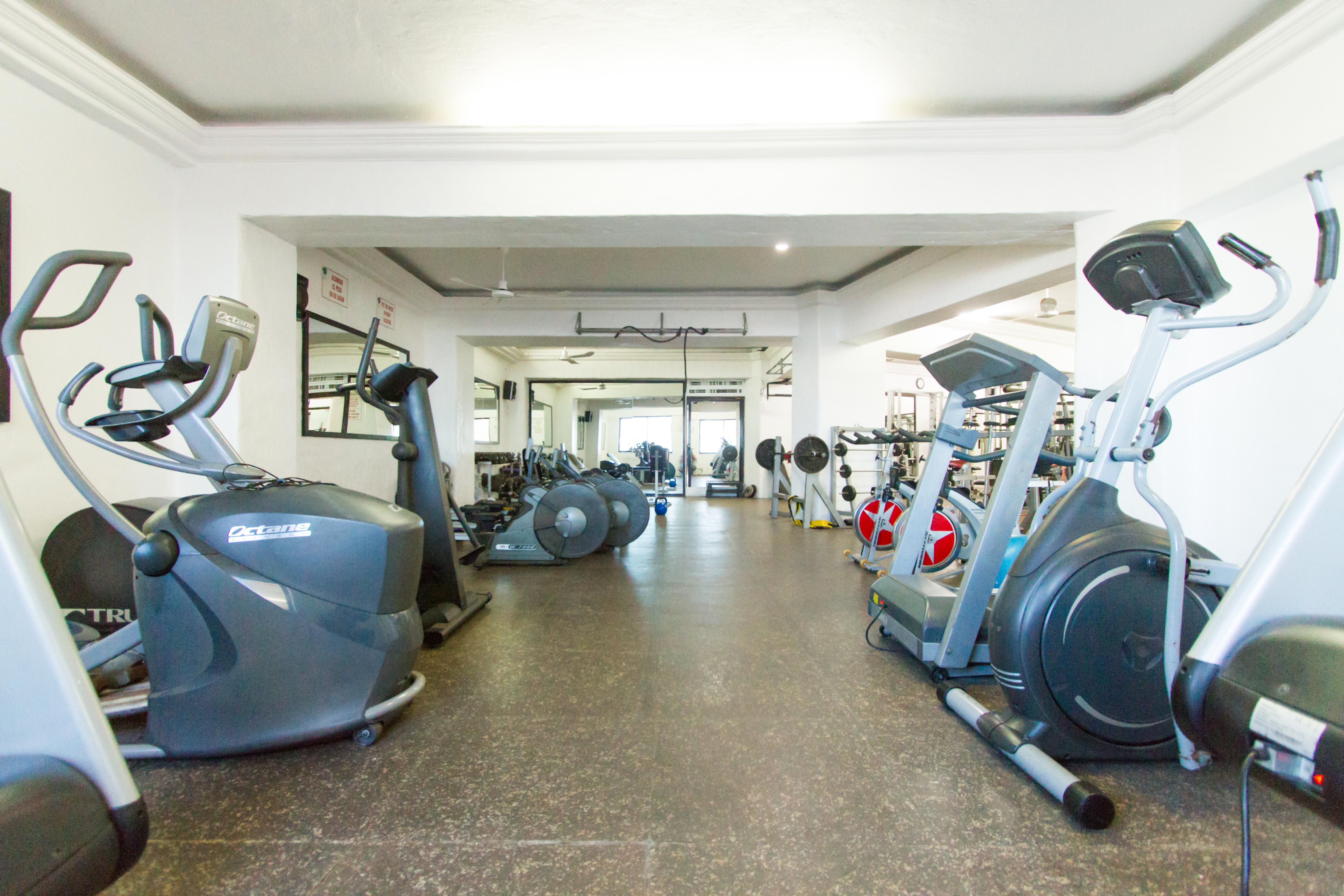 Royal Villas Resort Mazatlan Luaran gambar The gym at the hotel