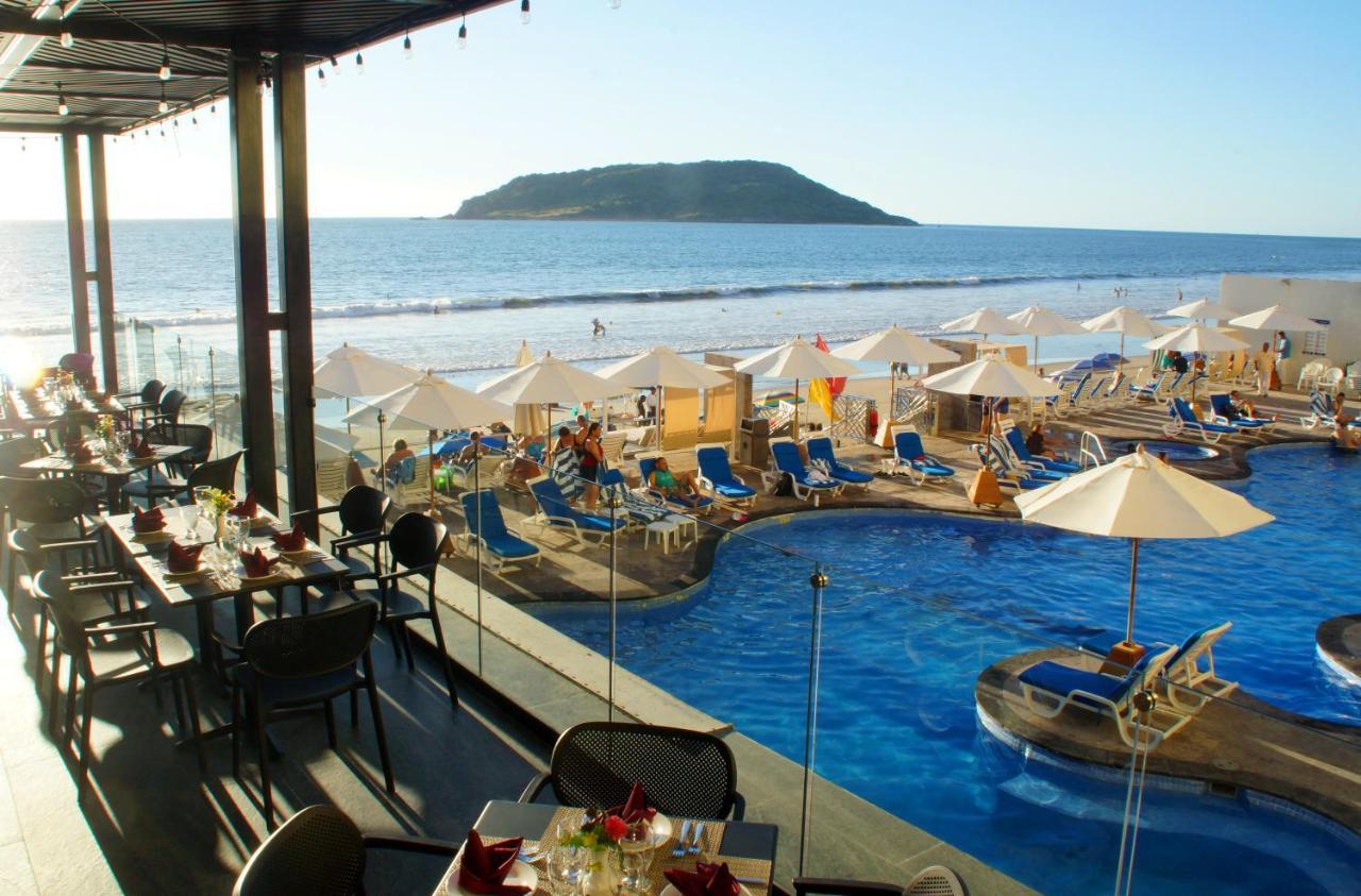 Royal Villas Resort Mazatlan Luaran gambar View of the beach at the Hard Rock Hotel