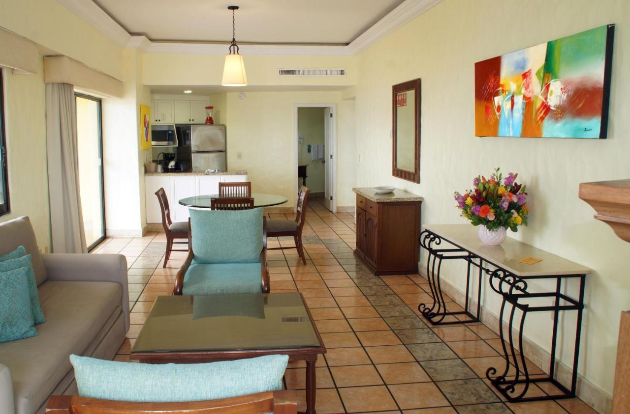 Royal Villas Resort Mazatlan Luaran gambar A typical living room at the Grand Hyatt