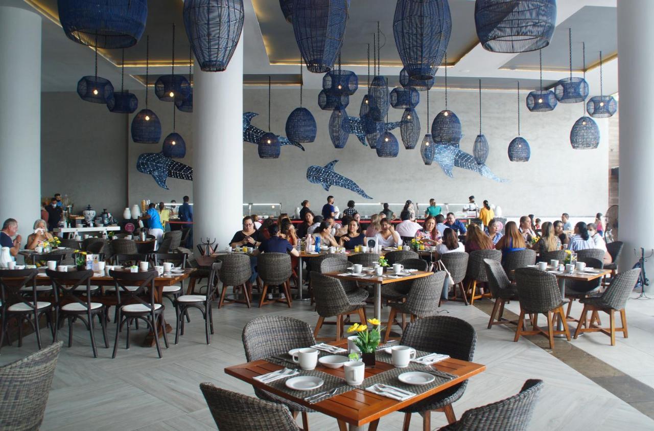 Royal Villas Resort Mazatlan Luaran gambar The restaurant at the 1018