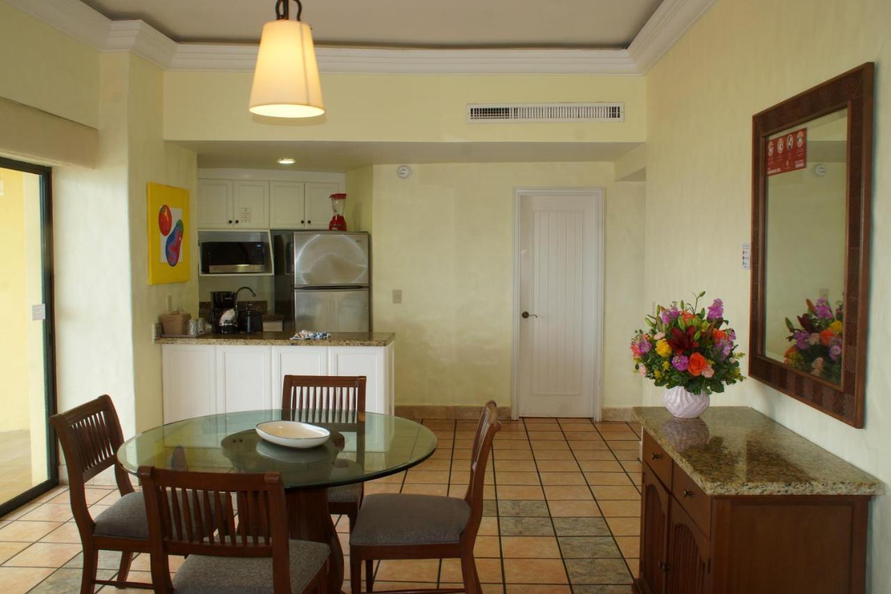 Royal Villas Resort Mazatlan Luaran gambar A typical kitchen in a hotel
