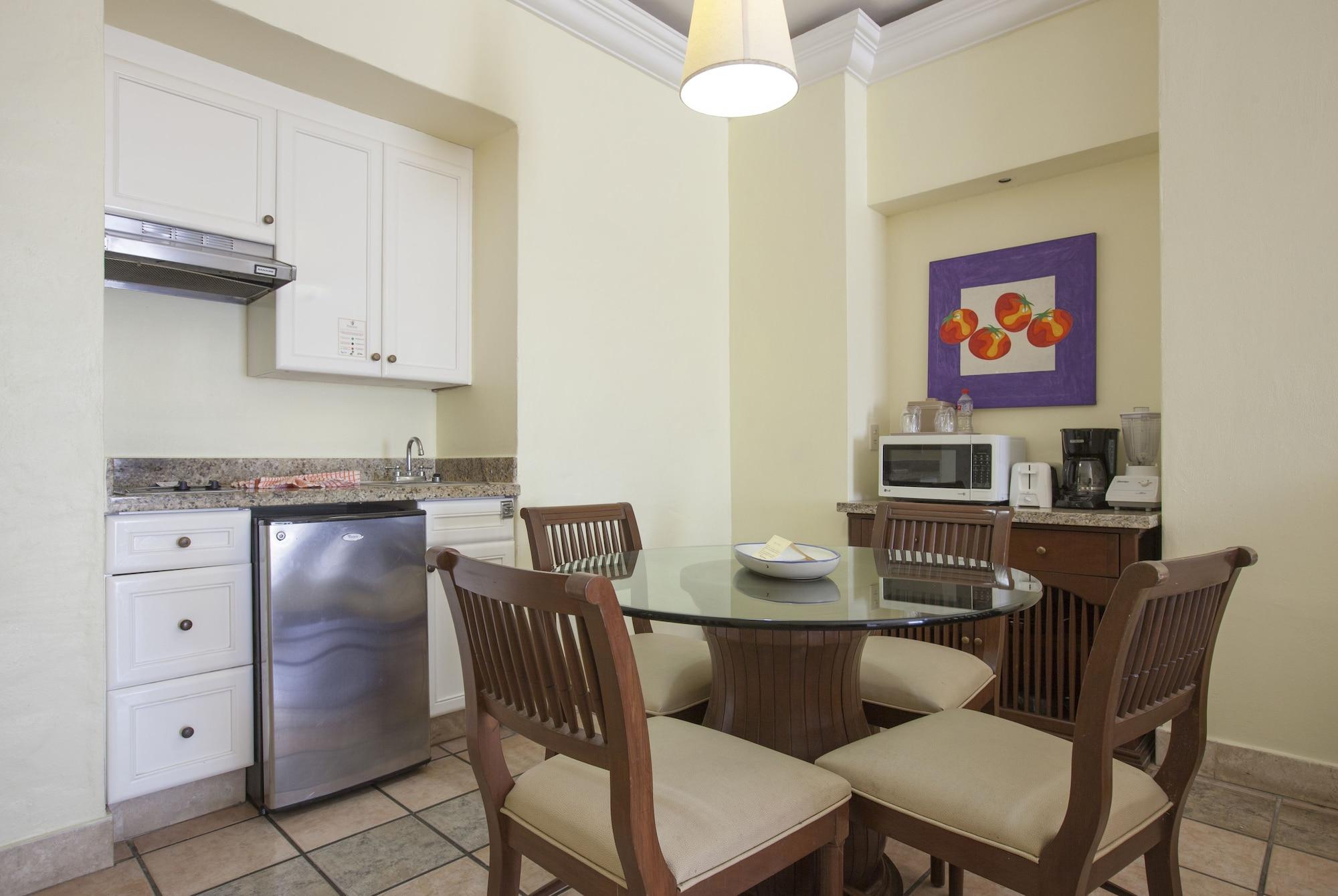 Royal Villas Resort Mazatlan Luaran gambar A kitchen in a typical Disney Vacation Club villa